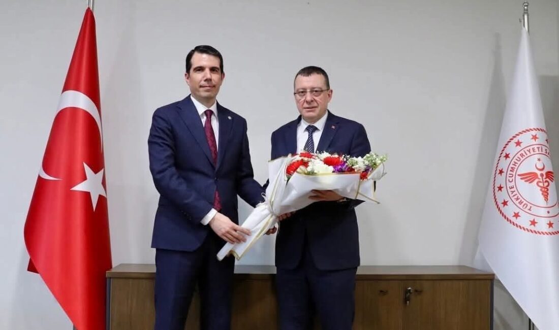 Sağlık yönetiminde uzun yıllara dayanan tecrübesiyle öne çıkan Dr. Hakan