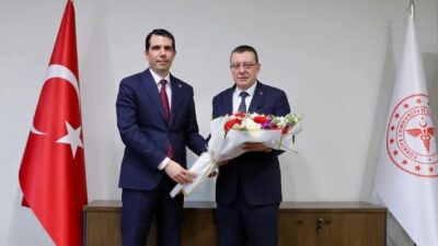 Sağlık yönetiminde uzun yıllara dayanan tecrübesiyle öne çıkan Dr. Hakan