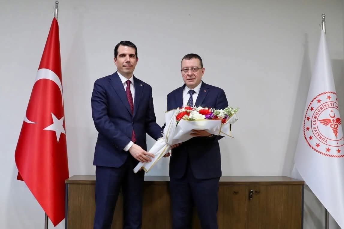 Sağlık yönetiminde uzun yıllara dayanan tecrübesiyle öne çıkan Dr. Hakan